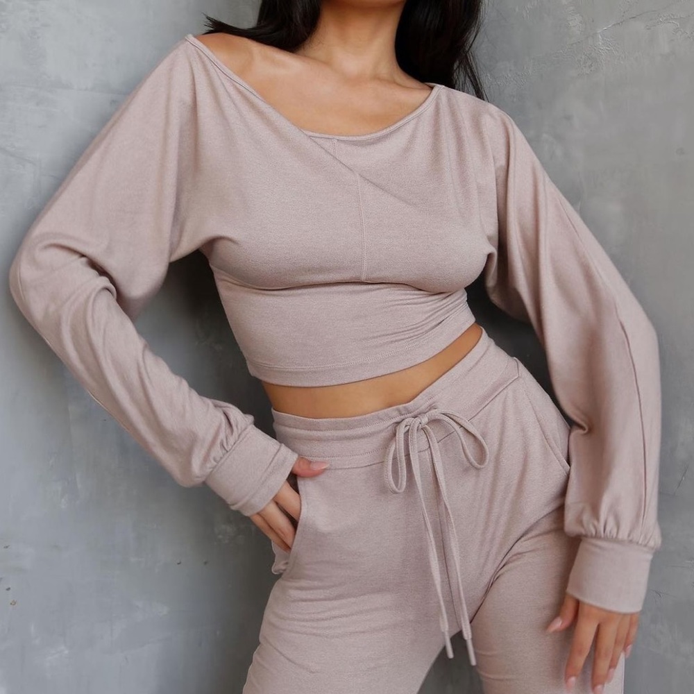 Buffbunny Collection medium grey slouchy long sleeve crop top